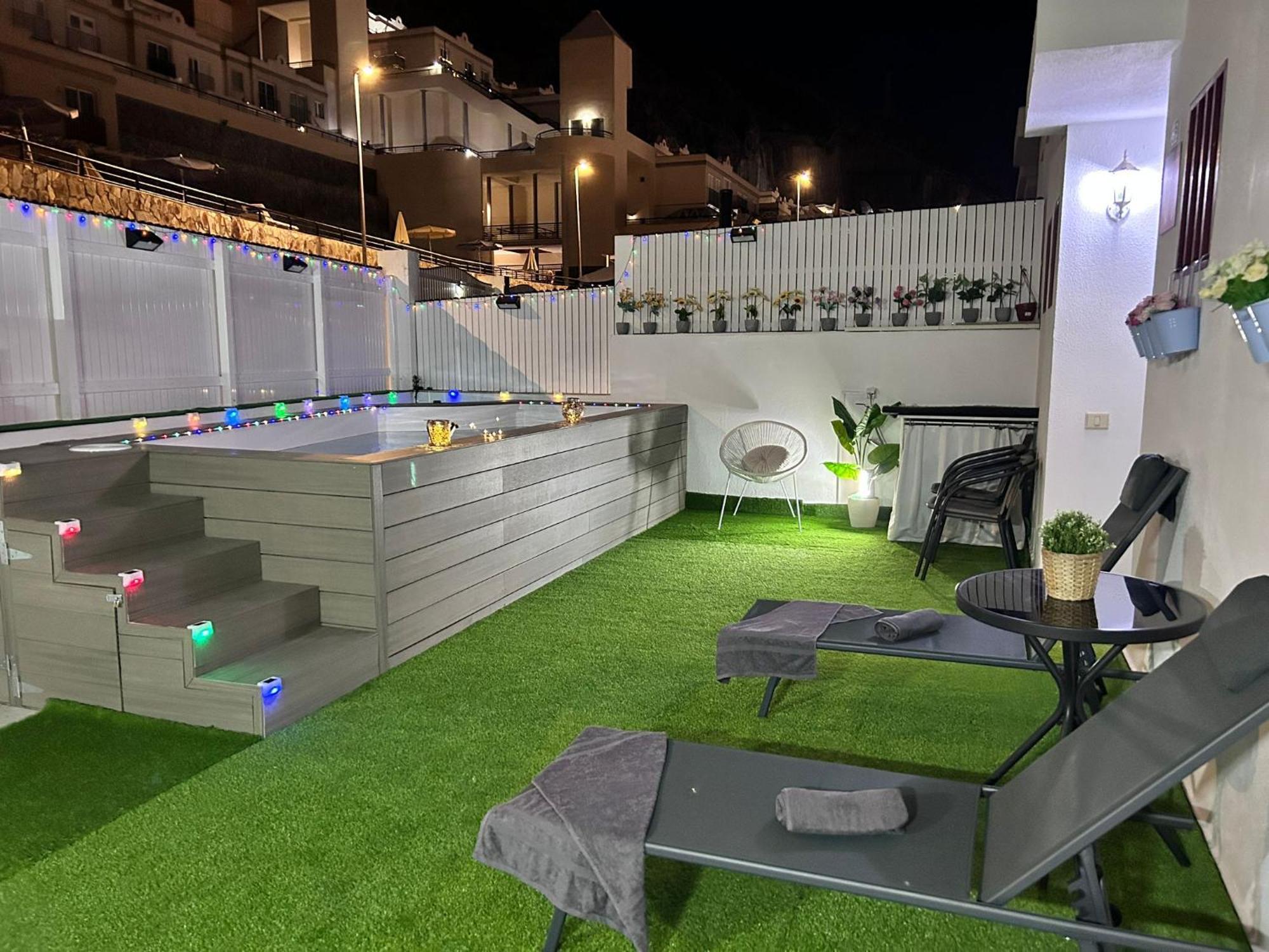 Big Villa Puerto Rico Streetfront With Private Saltwater Jacuzzi Pool, Bbq, Kitchen & 3 Terraces Near Shopping Center Buitenkant foto
